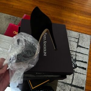 Enzo Angiolini Classic Black Pumps